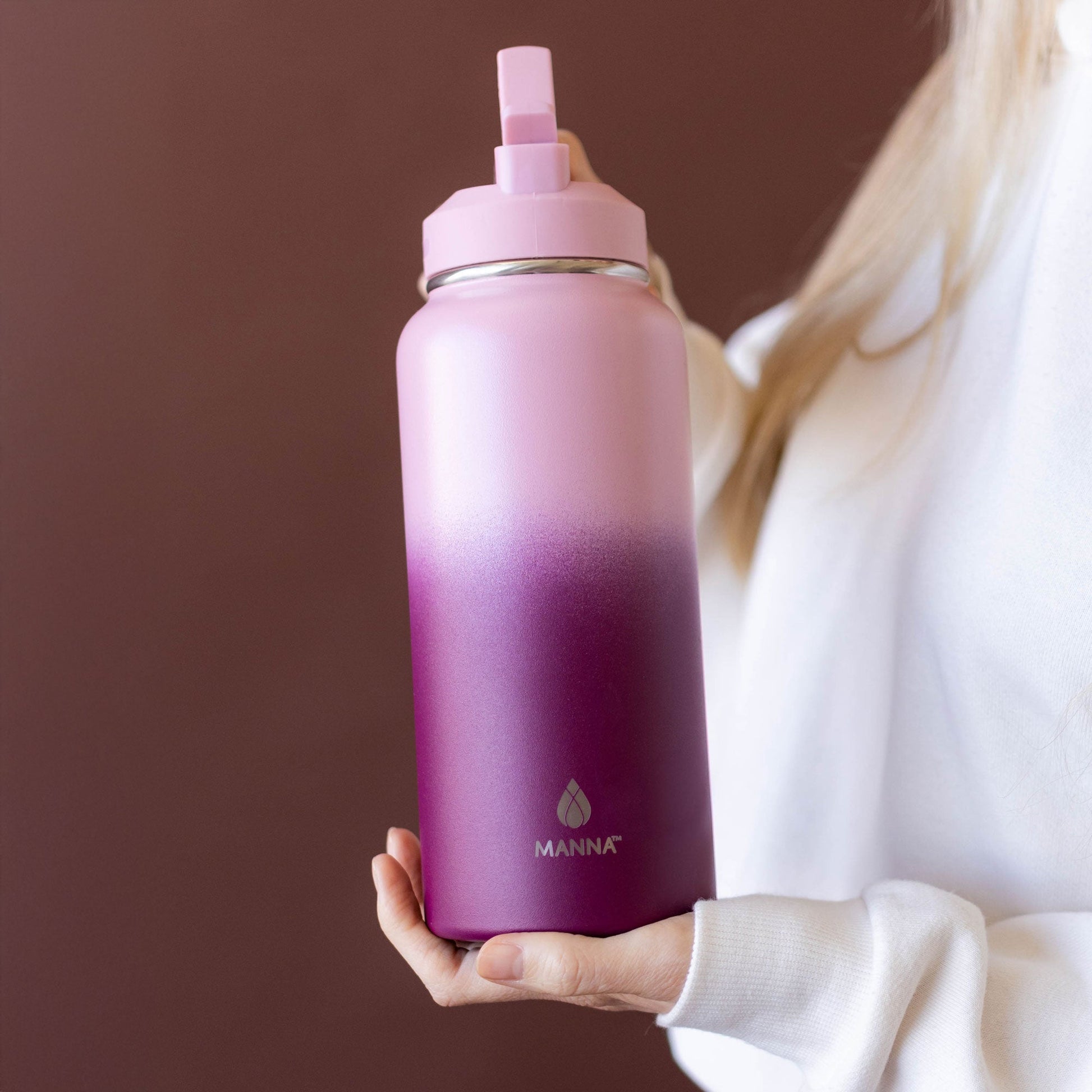 32-oz-powel-bottle-g7 32_Manna_Website_Lifestyles-2.jpg
